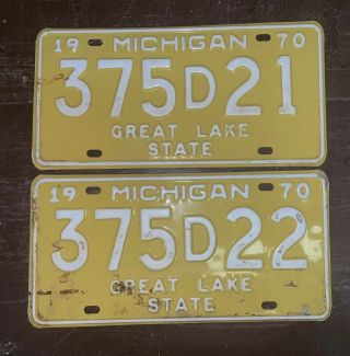 Consecutive 1970 Dealer Vtg 375d21 375d22 Pair Michigan License Plate Hot Rod Ex