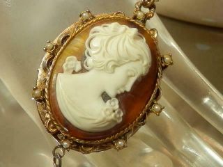 Vintage 1960 ' s Large Gold Tone Chain Cameo Tassel Necklace 92M9 2