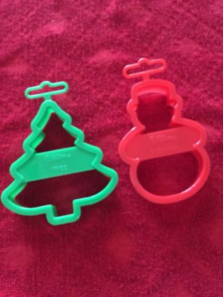 2 Vintage Wilton Plastic Christmas Cookie Cutters