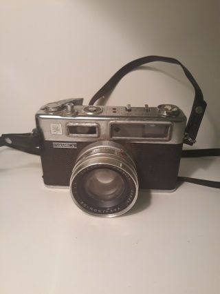 Vintage Yashica Electro 35 Color Yashinon Dx 1:1.  7 45mm Japan Camera