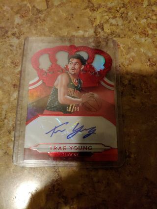Trae Young 2018 - 19 Crown Royale Red Parallel Die - Cut Auto Autograph /99