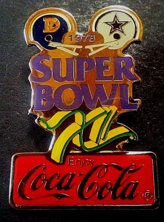 1985 Nflp Coca - Cola Bowl Xii Hat/lapel Pin Broncos Vs Cowboys,  Helmets