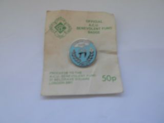 Isle Of Man Tt Vintage 1978 Acu Benevolent Fund Badge On Card