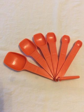 Vintage Tupperware Measuring Spoons Complete Set Of 6 With Ring Orange 1270