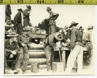 Vintage 1937 Photo / American Army Soldiers Loading Machine Gun Cartridge Belts