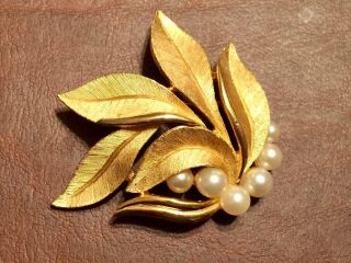Crown Trifari Gold Tone Leaf And Pearl Brooch - Great Vintage