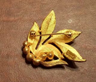 Crown Trifari Gold Tone Leaf and Pearl Brooch - Great Vintage 3