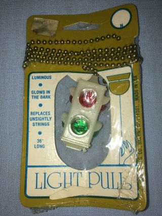 Vintage Glow In The Dark Traffic Light Chain Pull In Package Nos