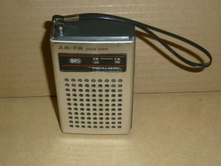 Vintage Realistic 12 - 609 Portable Travel Am Fm Solid State Radio Pocket Handheld