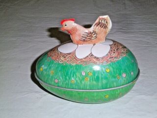 Vtg Tin Egg 3 - D Hen On Top Midwest Importers Of Cannon Falls 1984 Easter Decor