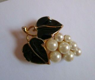 Vintage Pin Brooch Faux Pearl Bunch Of Grapes Gold Tone & Black Enamel Leaves
