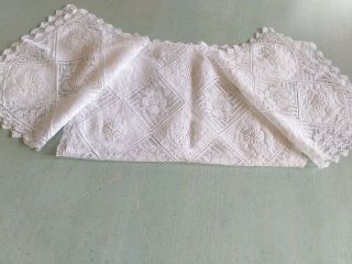 Pretty Vintage White Lace Set Of Table Runner And 2 Matching Mats