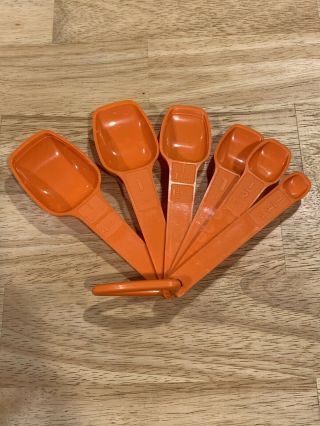Vintage Tupperware 6 Piece Measuring Spoon Set And Holder Orange