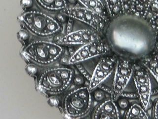ORNATE VINTAGE 70 ' S GREY FAUX PEARL AND MARCASITE STYLE SCARF RING CLIP - A/F 2