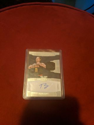 2018 - 19 Trae Young Panini Dominion Patch Auto Rookie Hawks /49