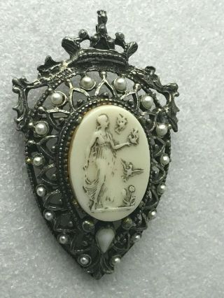 Vintage Florenza Carved Cameo Pin Brooch Pendant