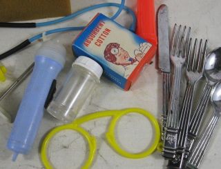 Vintage 1960 ' s Toy Doll Red Cross First Aide Set Doctors Bag 2