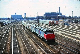 Slide Amtk 583 Emd Sdp40f Amtrak 1975 Chicago Il Commuter Bi - Levels