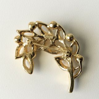 VTG 70s Signed Trifari Abstract Leaves Brooch - Faux Pearl - Gold Tone - Leaf 3