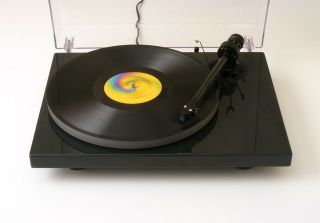 Pro - Ject 1 - Xpression III TURNTABLE w/ Carbon Tonearm 3