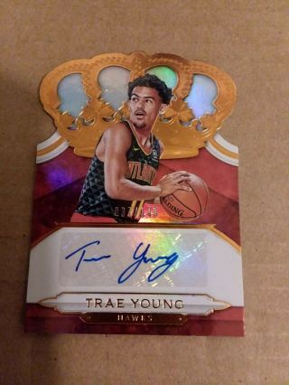 2018 - 19 Panini Crown Royale Trae Young Rookie Autograph /149 Rc Atl Hawks