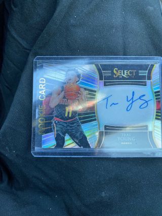 2018 - 19 Select Trae Young Rc Auto 140/199 Prizm