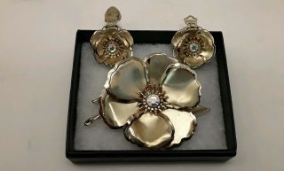 Vtg Goldtone Flower/rhinestone Set Brooch And Clip - On Earrings