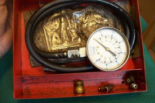 Snap - On Tools Vintage Mt37 Oil Pressure Gauge Set In Case