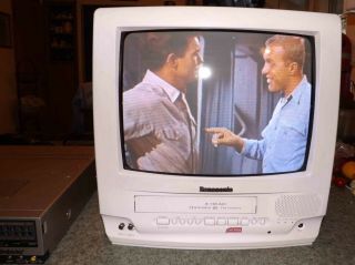 Panasonic Pv - M1379w Portable Color Gaming Tv With Built - In Vhs Tape Player Fm