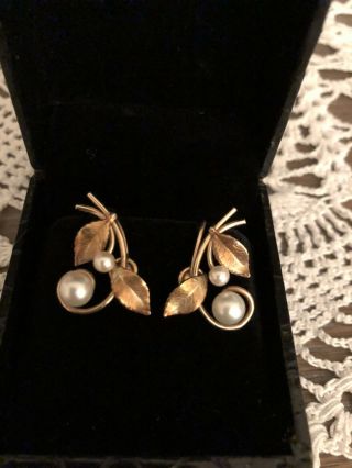 Stunning Vintage Estate Cultured Pearl Flower 7/8” Screw Earrings