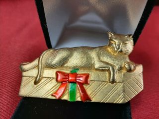 Vintage Jj Christmas Cat Brooch Pin Present Enamel Gold Tone Ts1434
