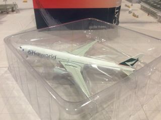 1:400 Jc Wings Cathay Pacific Oneworld Livery Boeing B777 - 300 B - Kpl