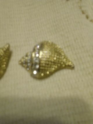 Sign KJL Kenneth Jay Lane Vintage Sea Shell Gold Tn Rhinestone Clip Earrings 3