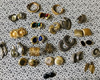 Over 20 Pairs Of Vintage/ Retro Clip On And Pierce Earrings Some Wear And Tear
