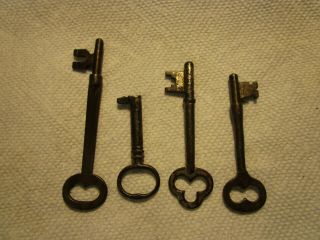 Set Of 4 Old [vintage /antique] Skeleton Keys L@@k Metal Detector Find
