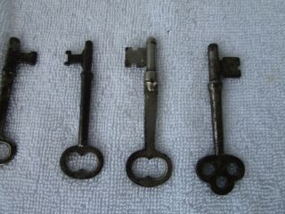 SET OF 5 Old [Vintage /Antique] Skeleton Keys L@@K METAL DETECTOR FIND 3