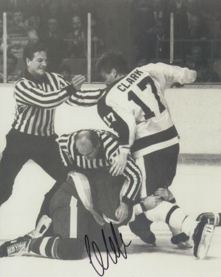 Wendel Clark Signed Toronto Maple Leafs 8x10 Photo 2