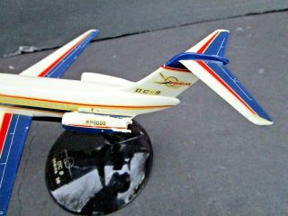 DOUGLAS DC 9 DESK TOP WALTER J HYATT NORTH HOLLYWOOD CALFORNIA MODEL AIRPLANE 3