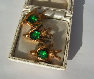 3 B ' FUL VTG SMALL BIRDS IN FLIGHT BROOCHES WITH SPARKLY EMERALD GREEN STONE 2