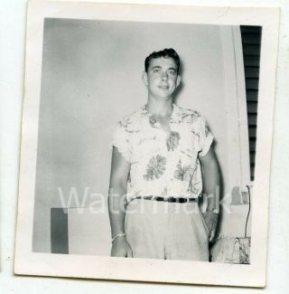 1950s Vintage B/w Snapshot Photo Us Military Man In Hawaiian Shirt