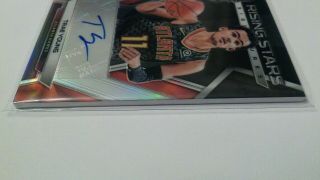 2018 - 19 Trae Young Spectra 26/75 AUTO/autograph Rising Stars RC/ROOKIE SP Hawks 3