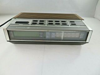 Vintage General Electric Alarm Clock Radio Model 7 - 4652a
