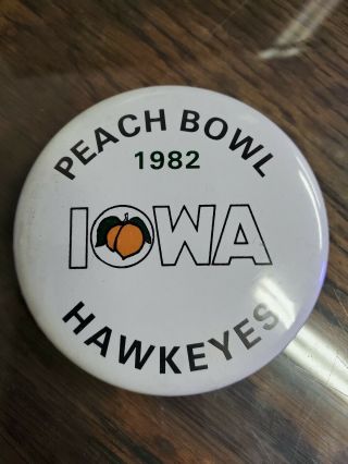 Vintage Iowa Hawkeyes Football Peach Bowl 1982 Button Pin White