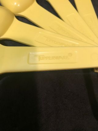 Vintage Tupperware Measuring 6 Spoons Yellow Harvest gold Ring GUC 3