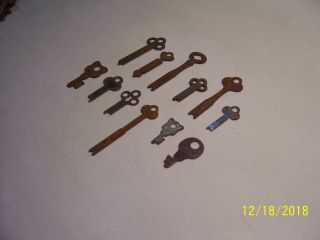 12 Different Old Assorted Unique Vintage Rusty Antique Flat Keys 2
