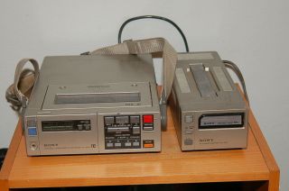 Sony Betamax Sl - 2000 Portable Video Cassette Recorder & Ac - 220 Power Adaptor