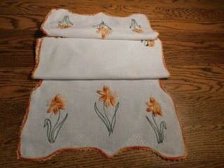 Vtg Hand Embroidered Crocheted Cotton Runner Scarf 151/2 X 40 1/2 Oranges Golds