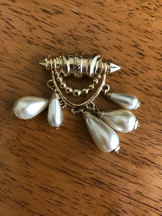 Vintage Unsigned Gold - Tone Brooch With Five (5) Dangling Pearl - Like Beads