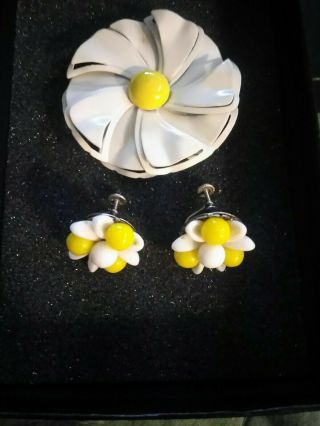 Vintage Flower Brooch And Earring Set Yellow/white