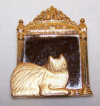 Vintage Jj Cat Brooch Pin Gold Tone Laying Down Cat Looking Into Mirror